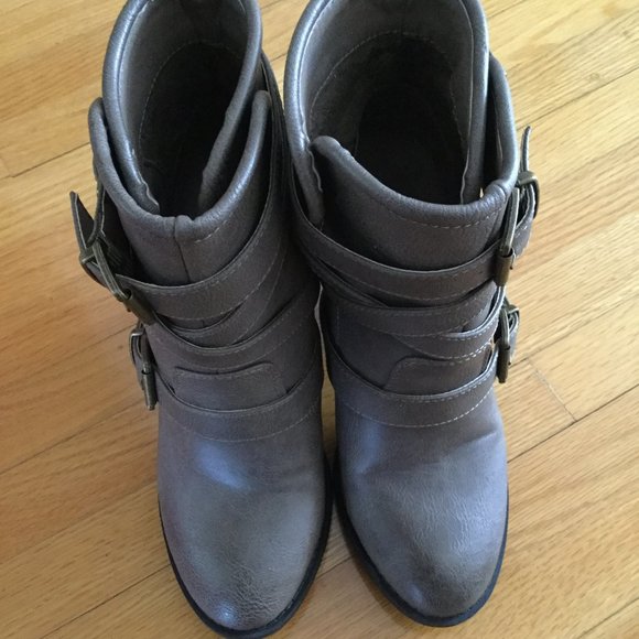 JustFab Raelyn Taupe Boots 7.5 M - Picture 2 of 4